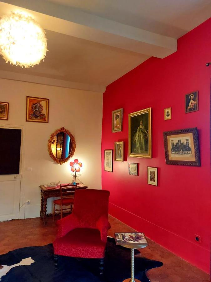 Le Prieure Hotell Noyers-sur-Serein Exteriör bild