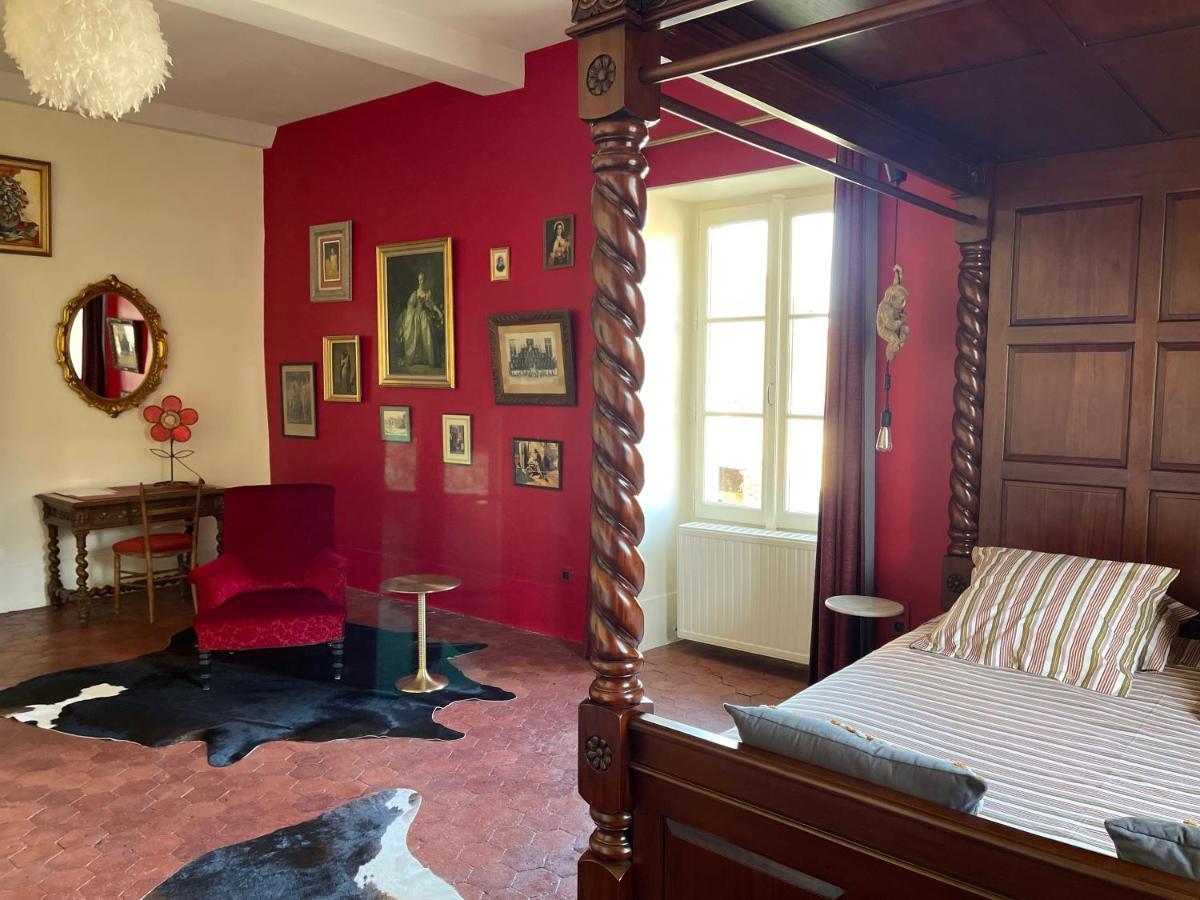 Le Prieure Hotell Noyers-sur-Serein Exteriör bild