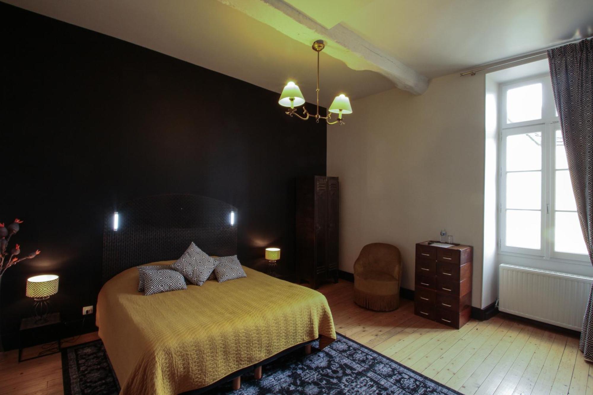 Le Prieure Hotell Noyers-sur-Serein Exteriör bild