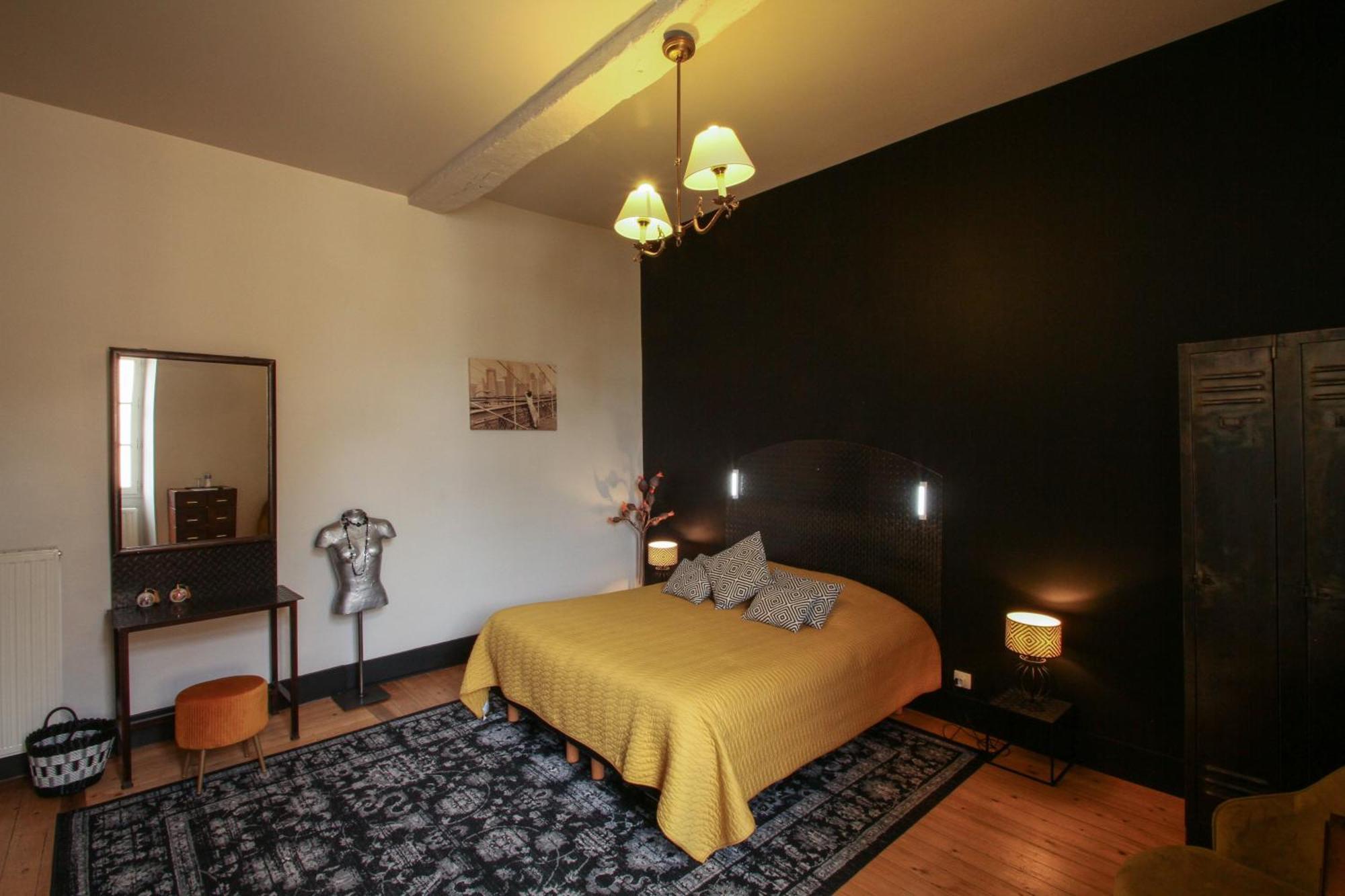 Le Prieure Hotell Noyers-sur-Serein Exteriör bild