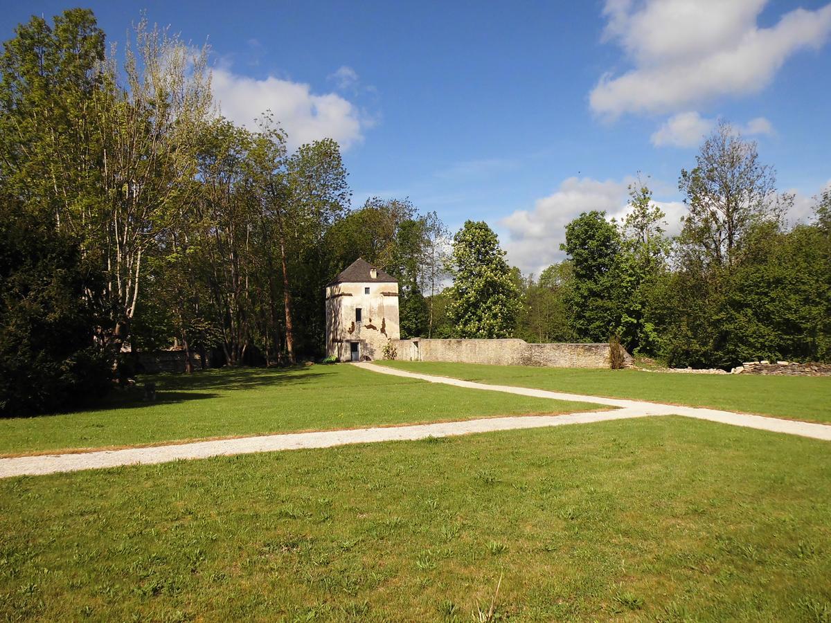 Le Prieure Hotell Noyers-sur-Serein Exteriör bild
