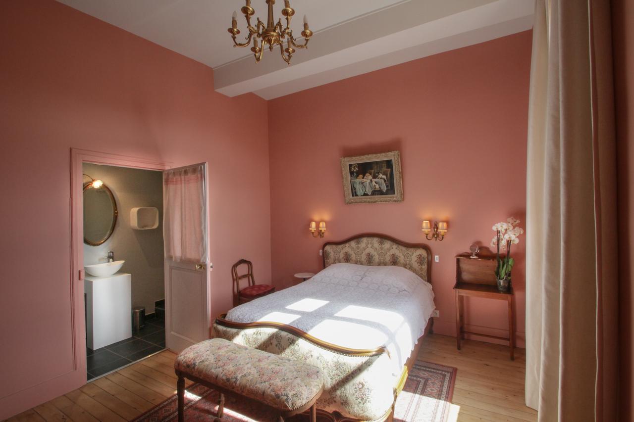 Le Prieure Hotell Noyers-sur-Serein Exteriör bild