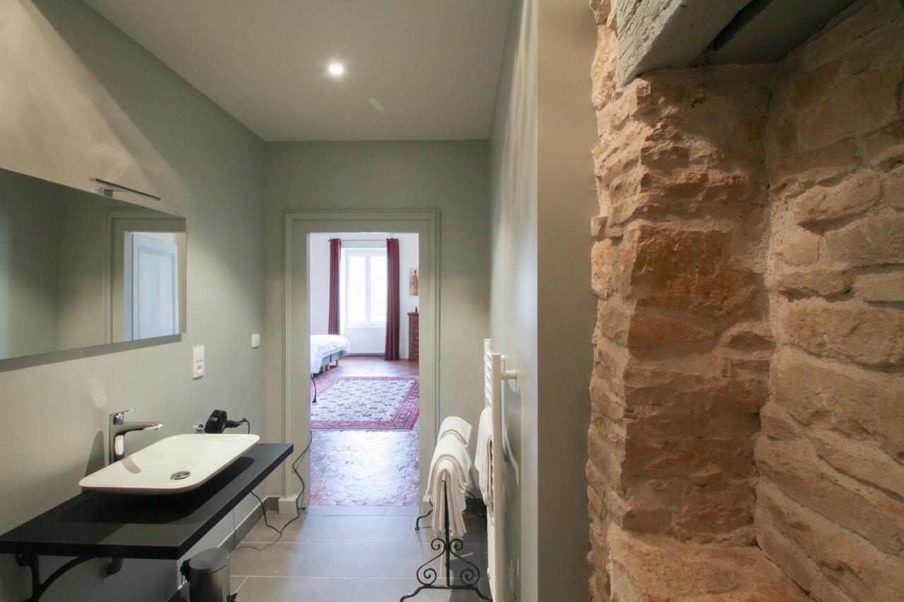 Le Prieure Hotell Noyers-sur-Serein Exteriör bild