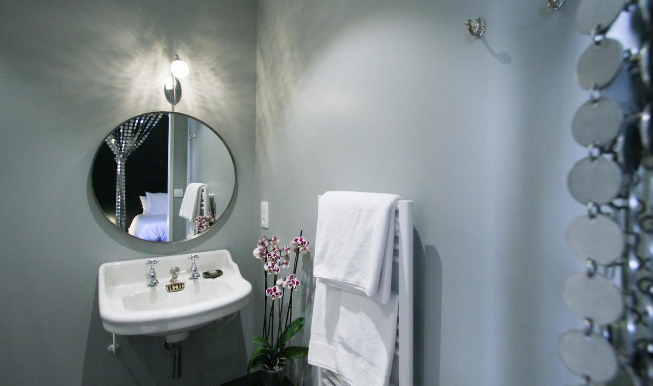 Le Prieure Hotell Noyers-sur-Serein Exteriör bild