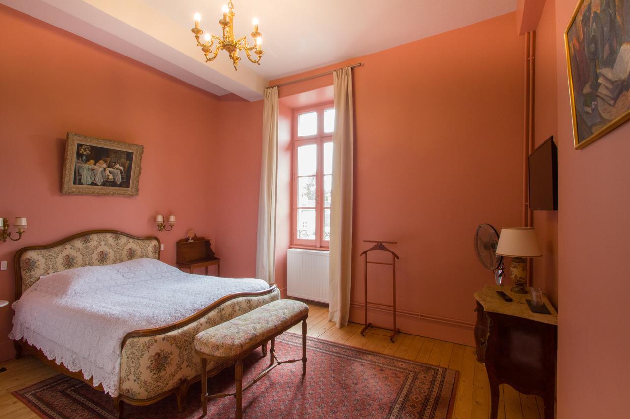 Le Prieure Hotell Noyers-sur-Serein Exteriör bild