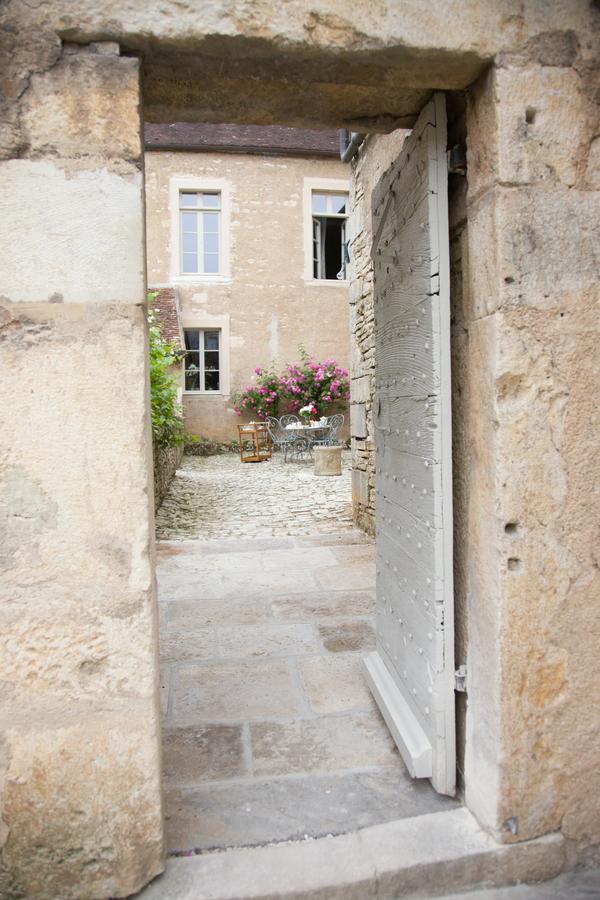 Le Prieure Hotell Noyers-sur-Serein Exteriör bild