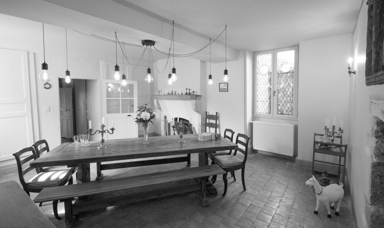 Le Prieure Hotell Noyers-sur-Serein Exteriör bild