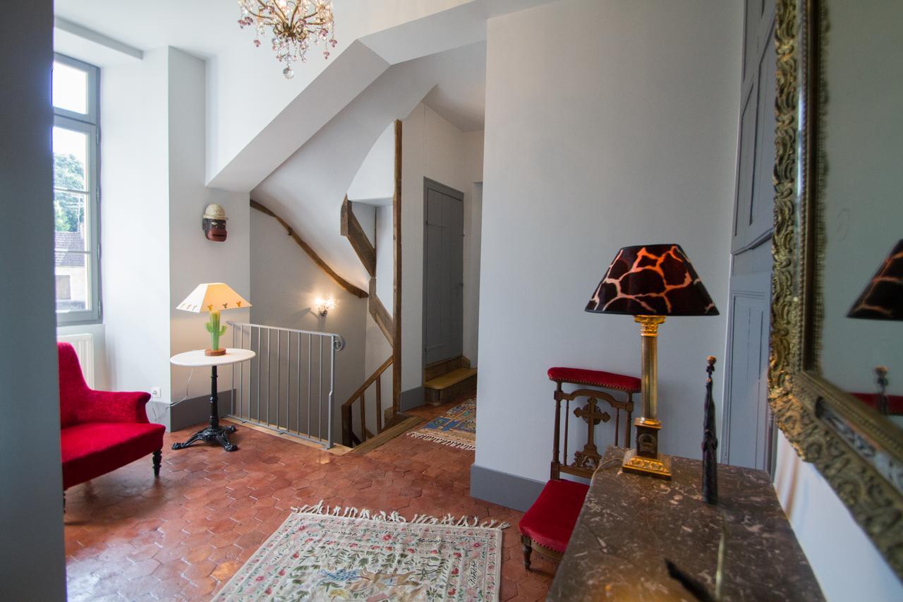 Le Prieure Hotell Noyers-sur-Serein Exteriör bild