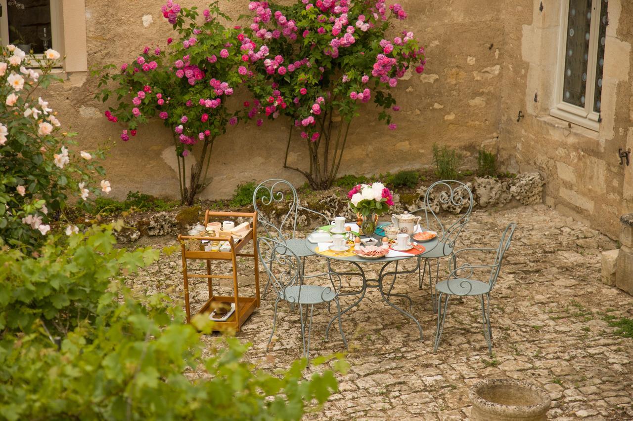 Le Prieure Hotell Noyers-sur-Serein Exteriör bild