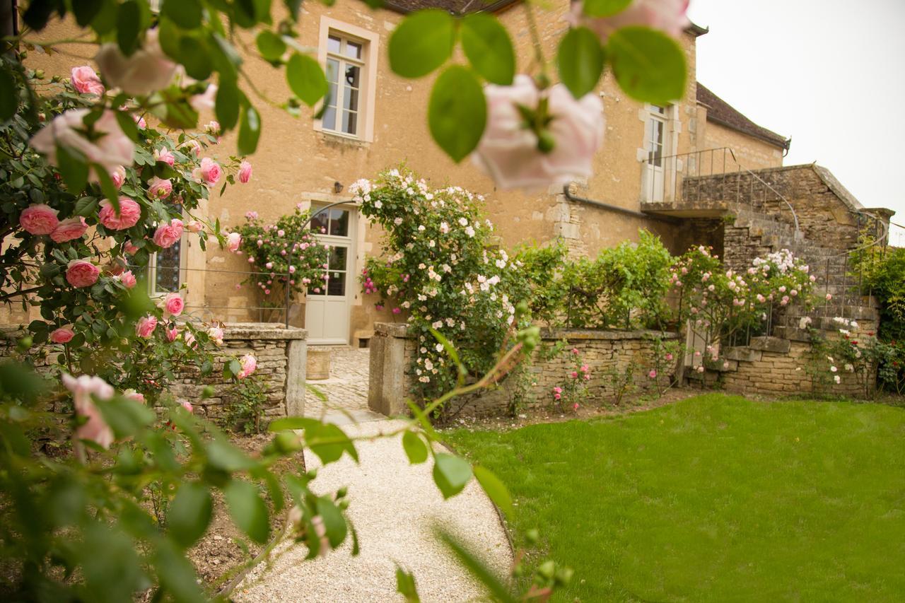 Le Prieure Hotell Noyers-sur-Serein Exteriör bild