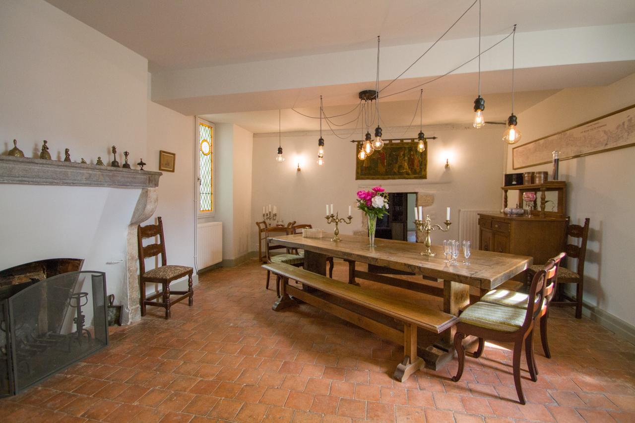 Le Prieure Hotell Noyers-sur-Serein Exteriör bild