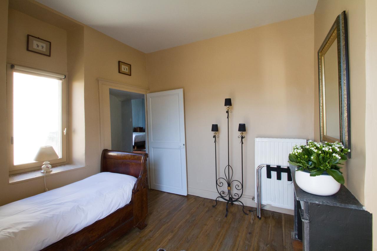 Le Prieure Hotell Noyers-sur-Serein Exteriör bild