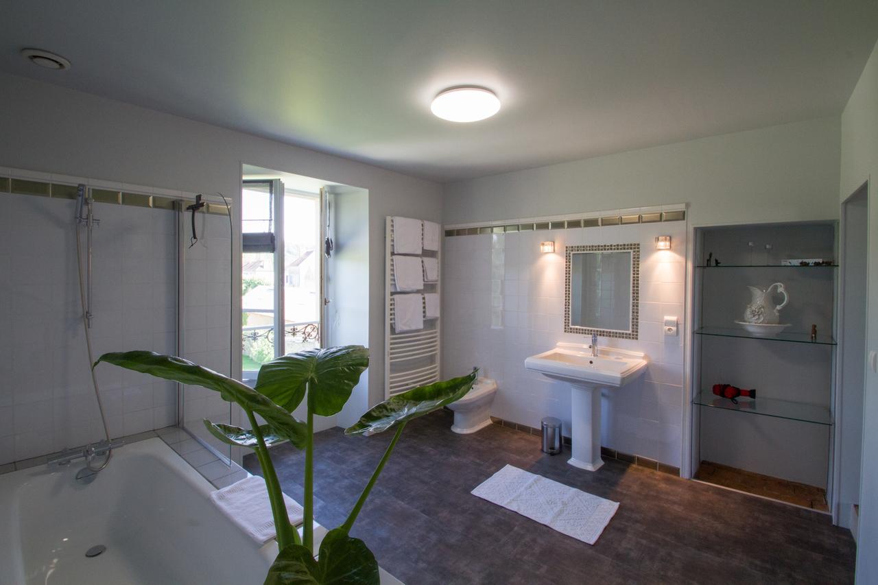 Le Prieure Hotell Noyers-sur-Serein Exteriör bild