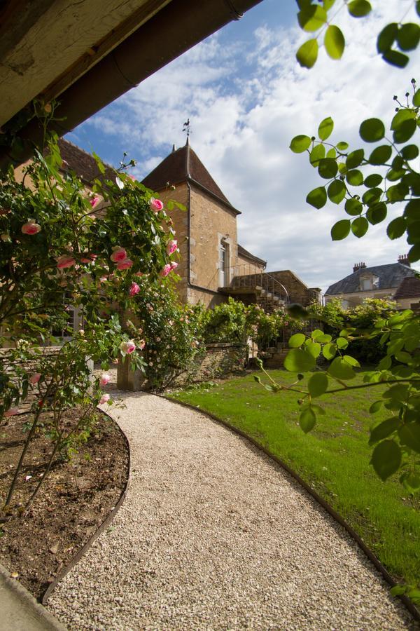 Le Prieure Hotell Noyers-sur-Serein Exteriör bild