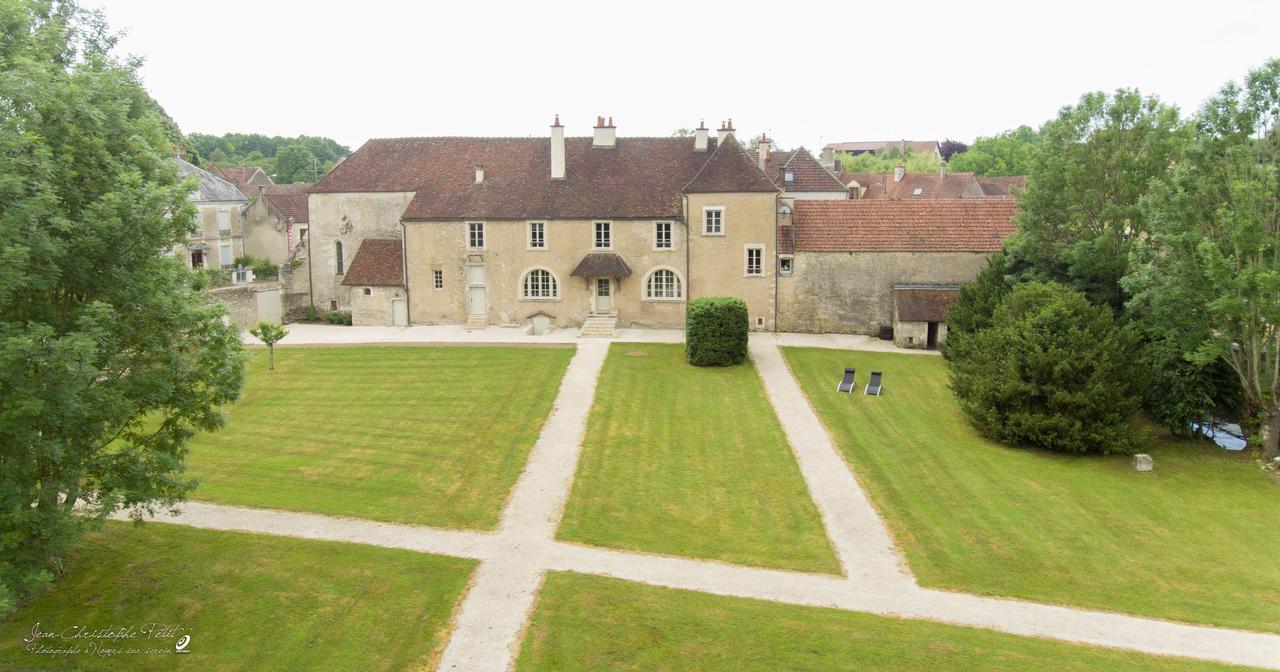 Le Prieure Hotell Noyers-sur-Serein Exteriör bild