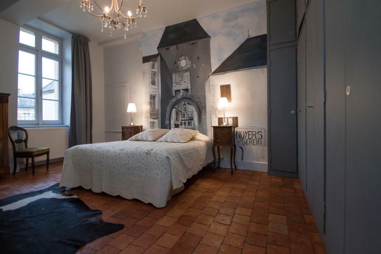 Le Prieure Hotell Noyers-sur-Serein Exteriör bild